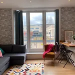 Cambridge Stays Diamond 2Br Apartment-Central-Parking-Walk To City & Train Station
