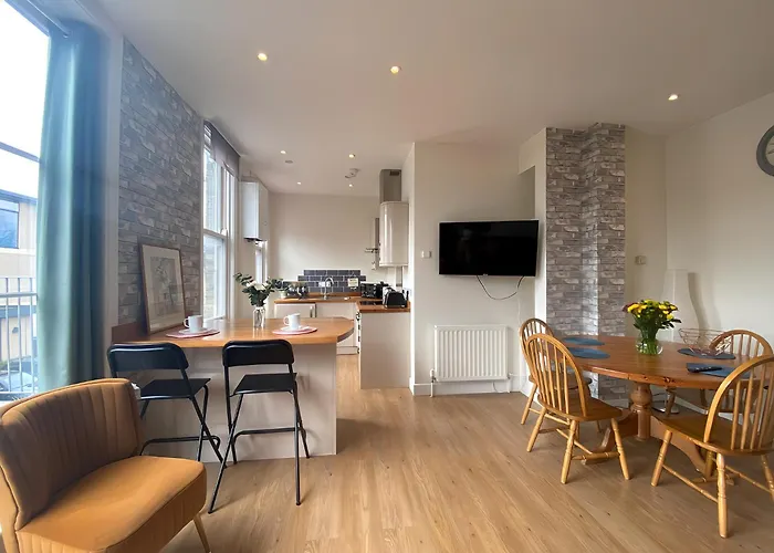 Cambridge Stays Diamond 2Br Apartment-Central-Parking-Walk To City & Train Station