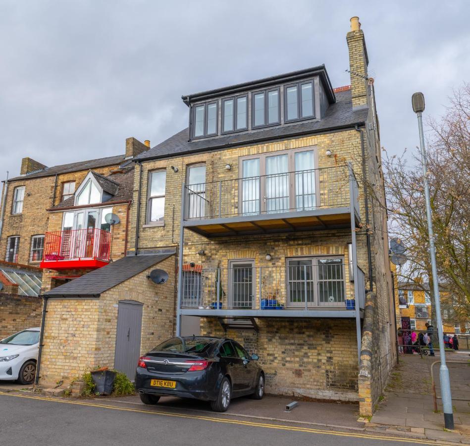 Diamond 2br Apartment-central-parking-walk To City & Train Station
