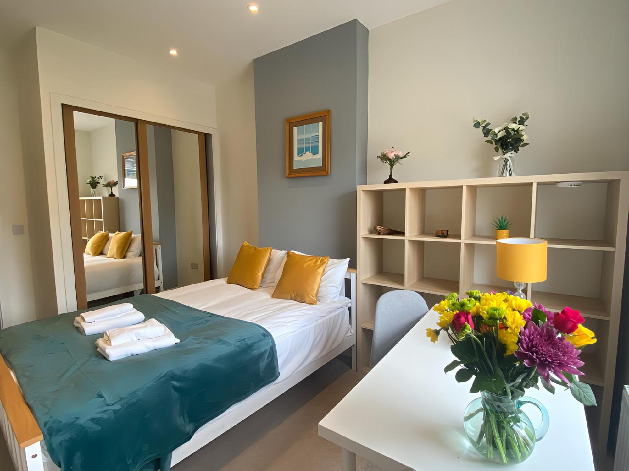 Diamond 2br Apartment-central-parking-walk To City & Train Station