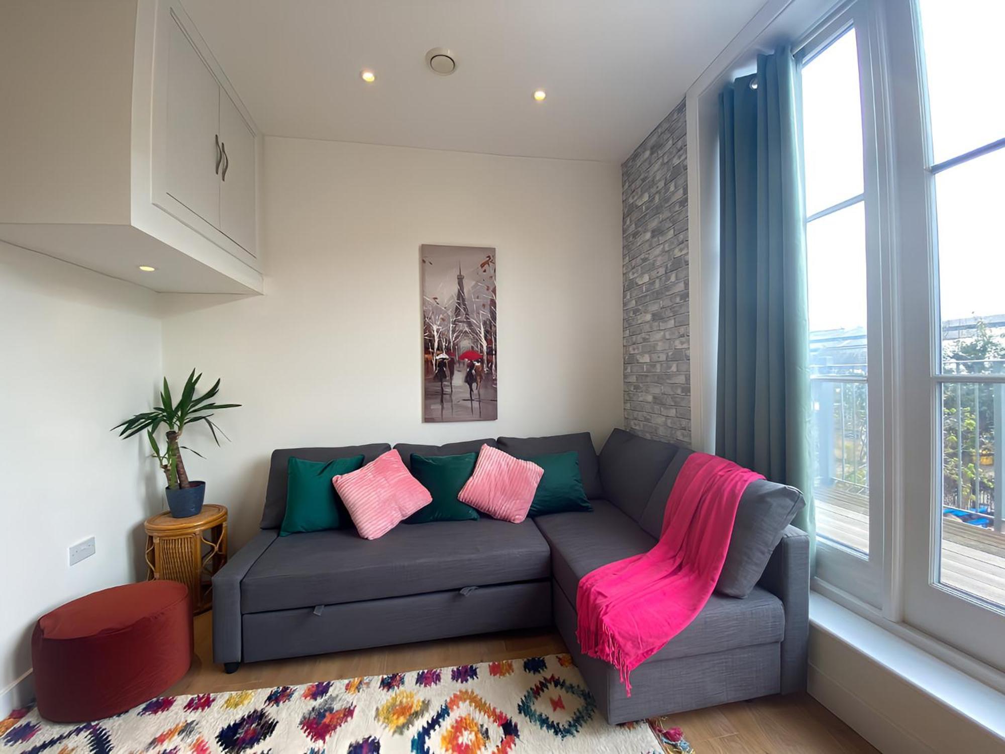 Diamond 2br Apartment-central-parking-walk To City & Train Station *