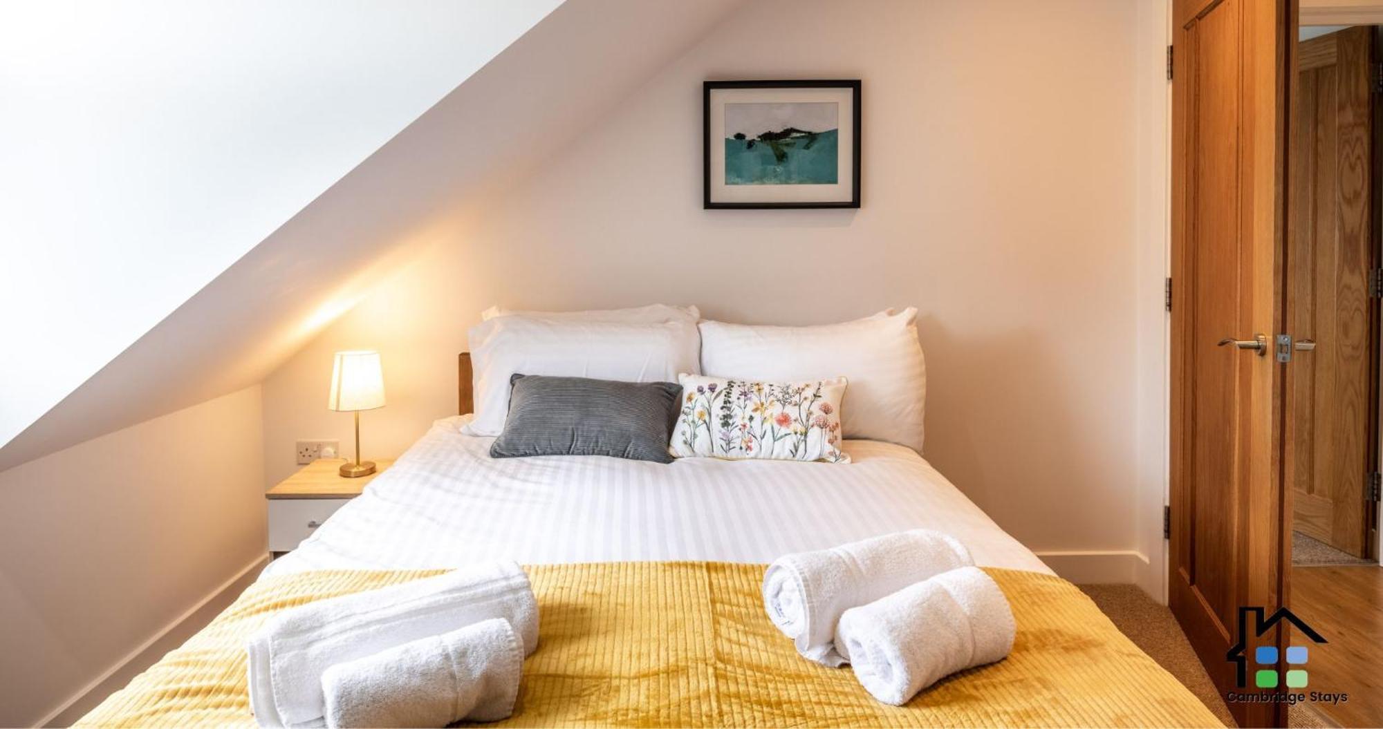 Apartment Diamond 2br Apartment-central-parking-walk To City & Train Station *