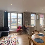 Cambridge Stays Diamond 2Br Apartment-Central-Parking-Walk To City & Train Station